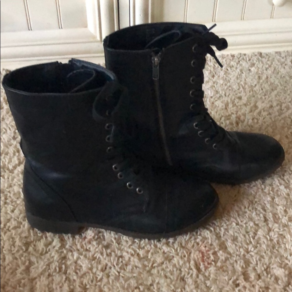 Boots - Picture 3 of 4